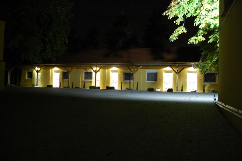Belvarosi Rezidencia Pápa Exterior foto